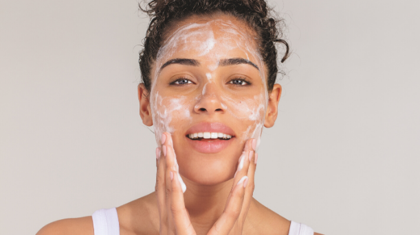 Prendre soin de sa peau : un gommage pour le visage