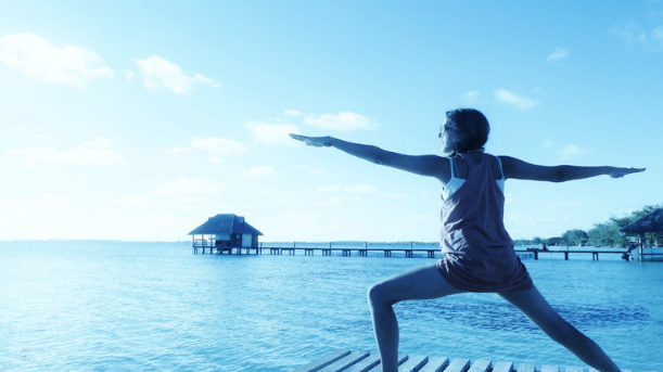 Portrait d'Alexandra, professeur spécialisée en yoga prénatal
