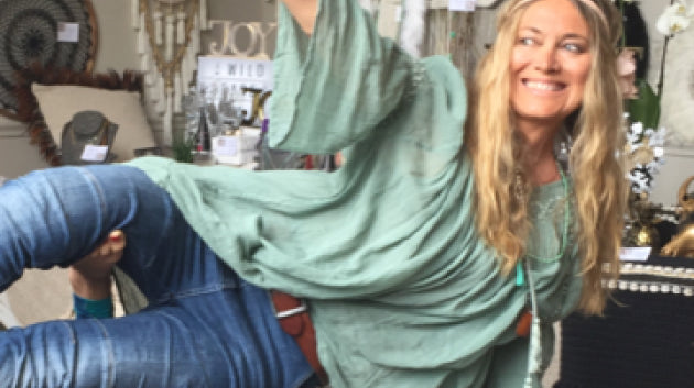 Portrait d'une yogini décoratrice Holistique : Catherine Declercq