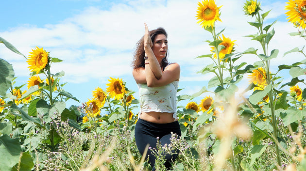 Portrait d'Emilie Titon, professeur de yoga amoureuse de la vie