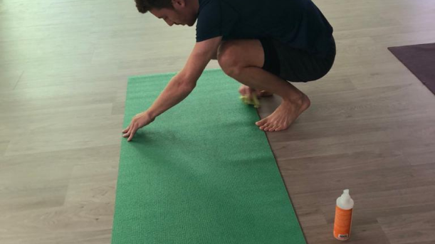 Comment nettoyer et désinfecter son tapis de yoga suite au COVID 19
