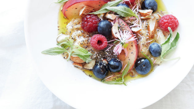 Bol de fruits, épices et herbes fraîches Tayrona Yoga