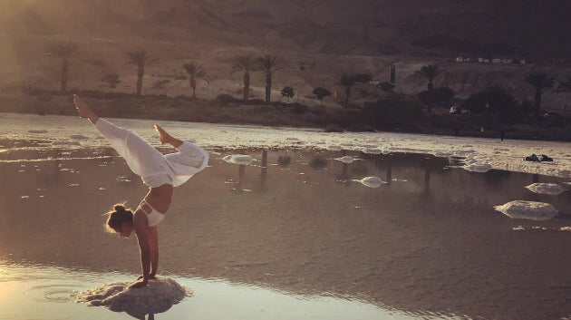 Portrait de Ola Jas, une yogi lumineuse