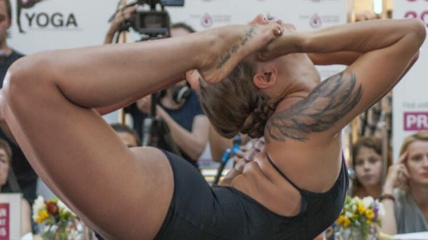 Portrait de Jess, professeure de yoga bikram