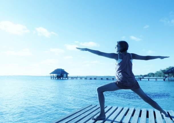 Portrait d'Alexandra, professeur spécialisée en yoga prénatal