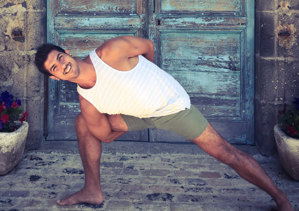 Portrait de Sydney Fierro yogi et chanteur lyrique