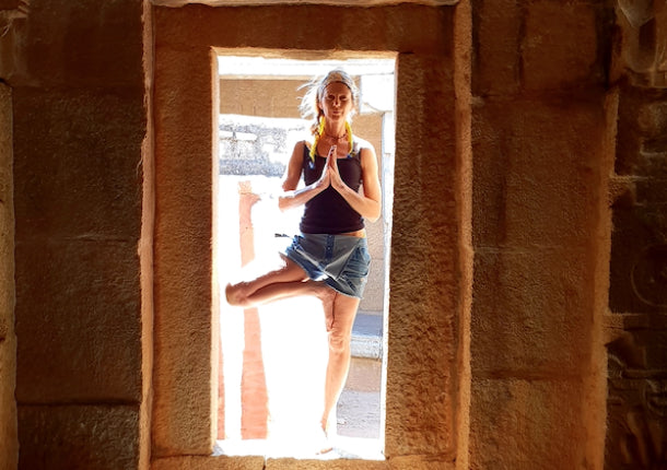 Portrait de Anne Claude Normand, globe trotteuse, prof de yoga et coiffeuse