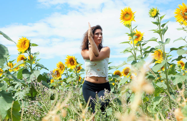 Portrait d'Emilie Titon, professeur de yoga amoureuse de la vie