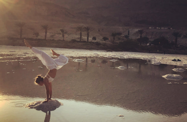 Portrait de Ola Jas, une yogi lumineuse